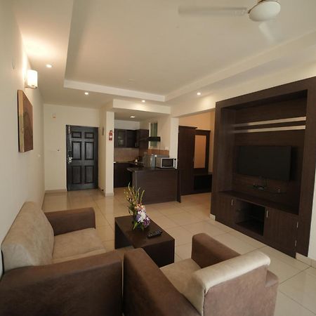Hotel Nagarjuna Suites Бангалор Екстериор снимка