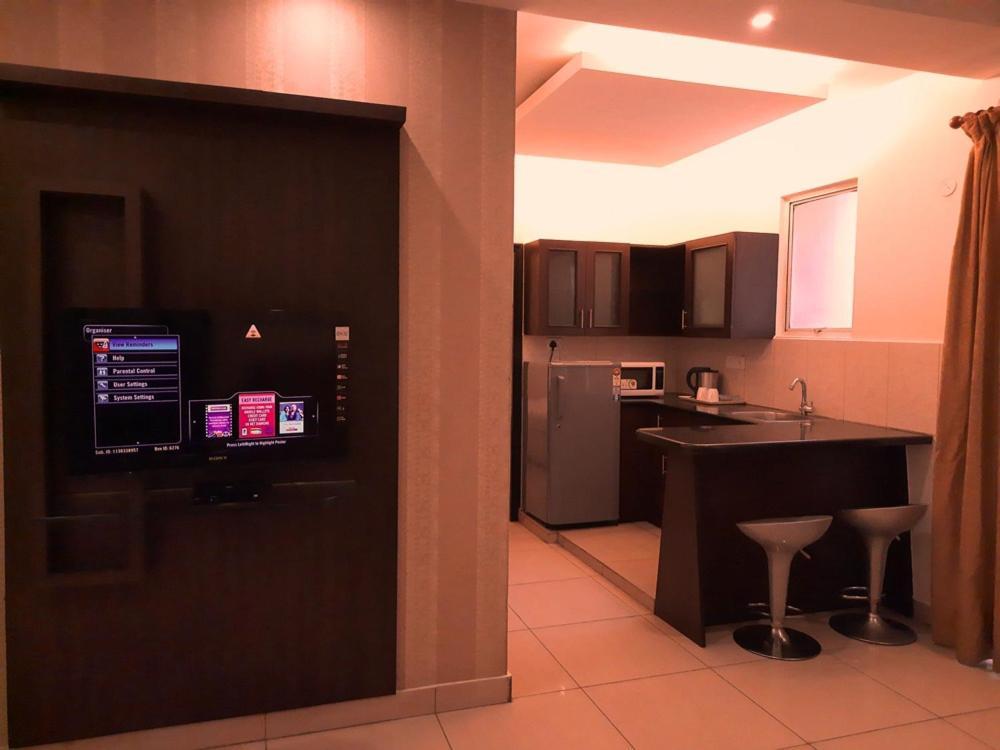 Hotel Nagarjuna Suites Бангалор Екстериор снимка