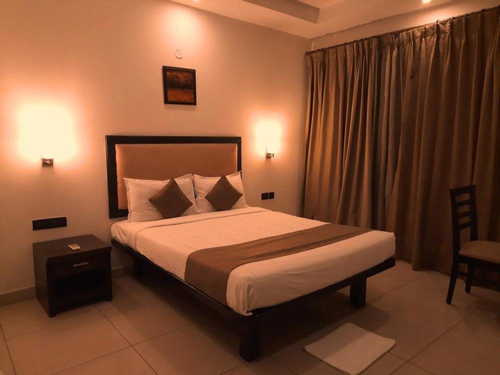 Hotel Nagarjuna Suites Бангалор Екстериор снимка