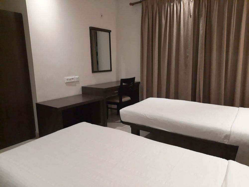 Hotel Nagarjuna Suites Бангалор Екстериор снимка