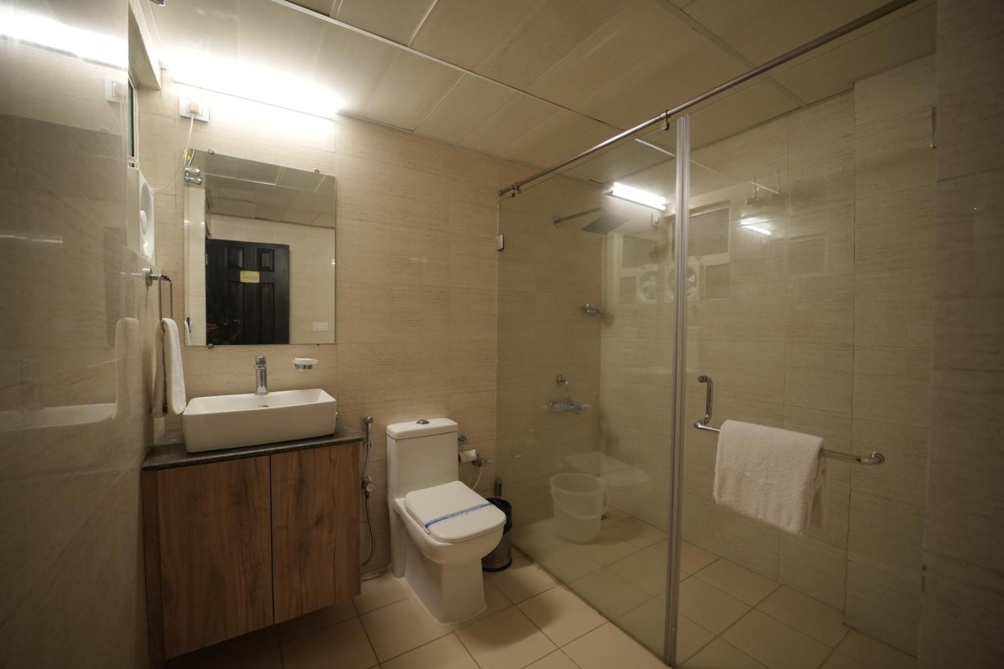 Hotel Nagarjuna Suites Бангалор Екстериор снимка