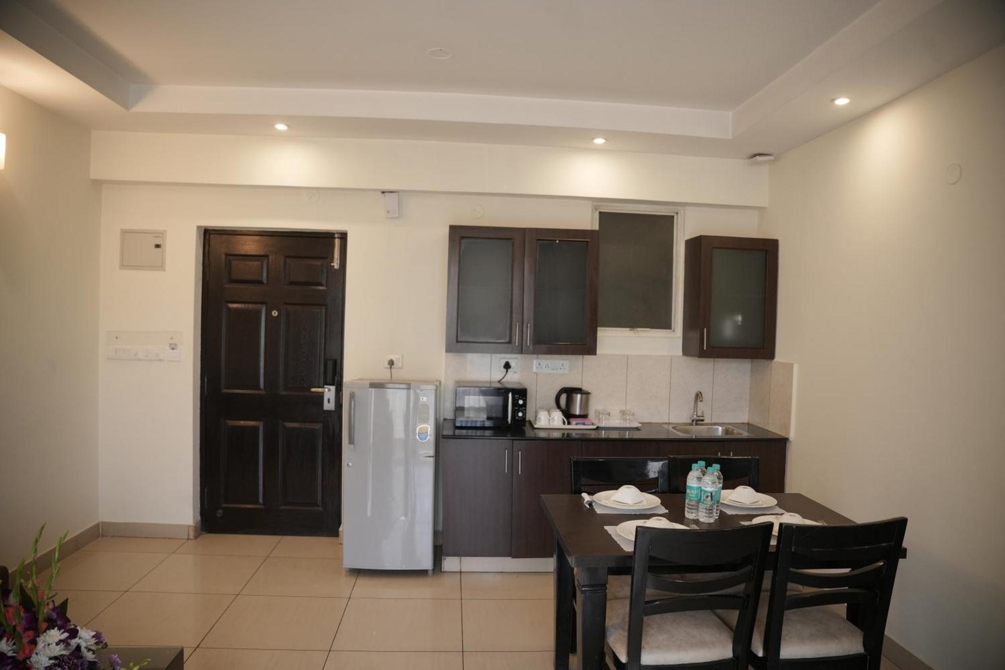 Hotel Nagarjuna Suites Бангалор Екстериор снимка