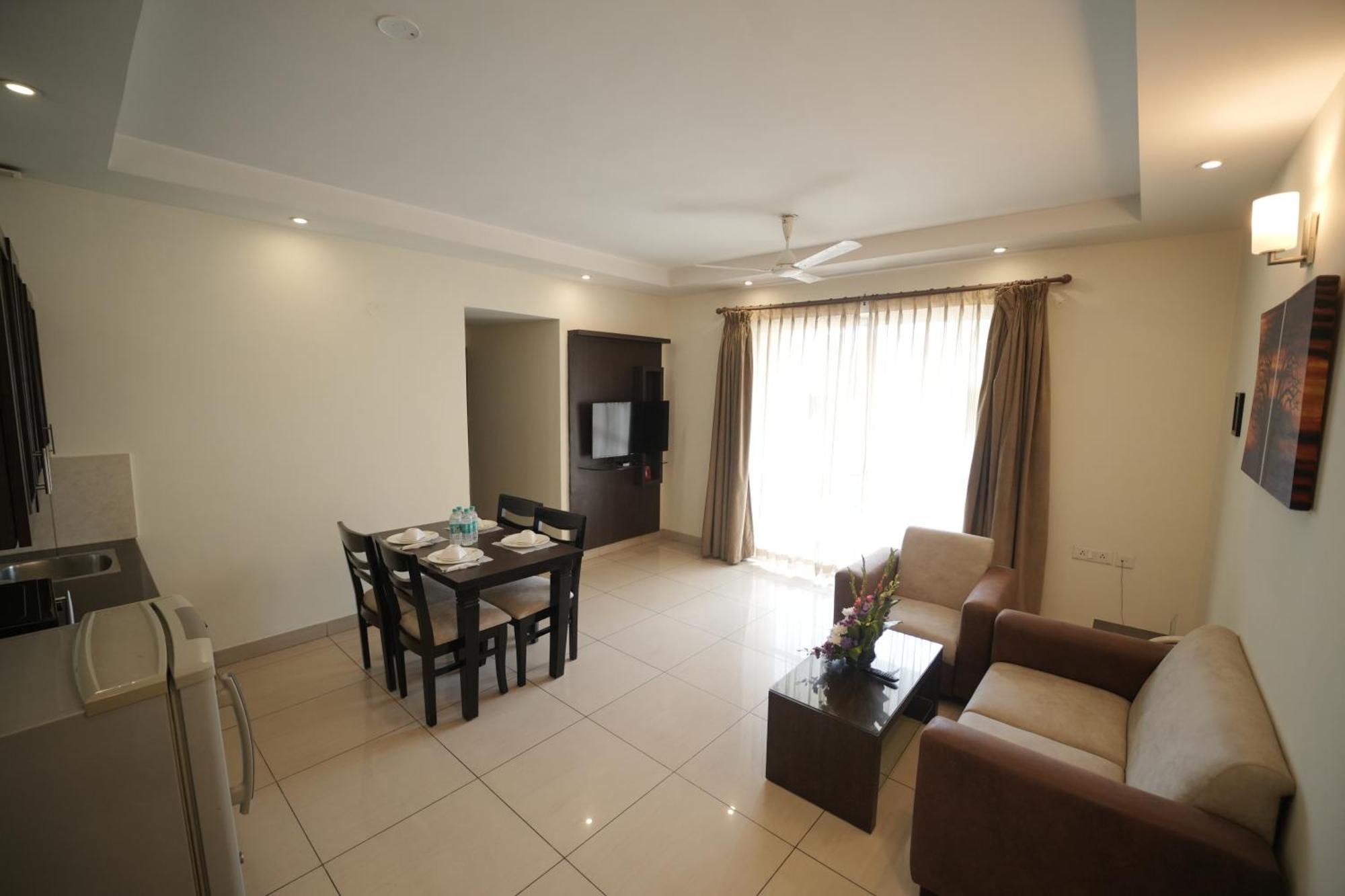 Hotel Nagarjuna Suites Бангалор Екстериор снимка