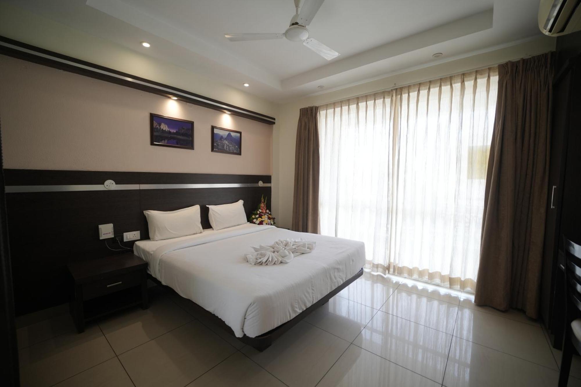 Hotel Nagarjuna Suites Бангалор Екстериор снимка