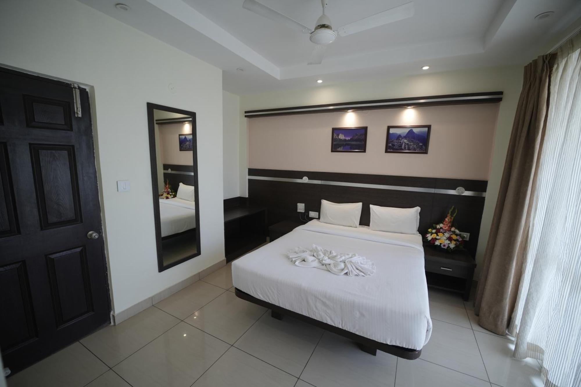 Hotel Nagarjuna Suites Бангалор Екстериор снимка