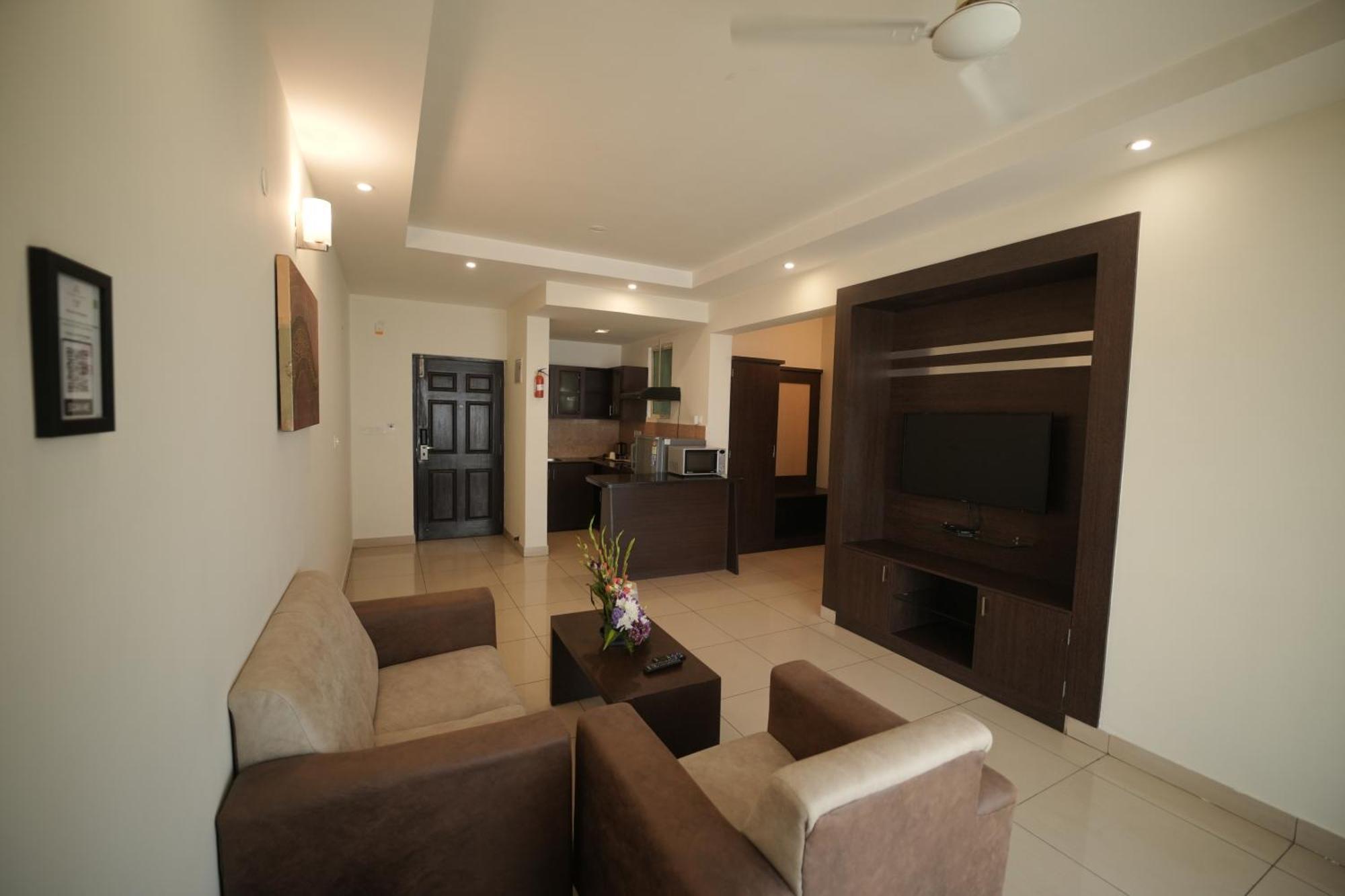 Hotel Nagarjuna Suites Бангалор Екстериор снимка
