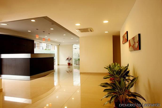 Hotel Nagarjuna Suites Бангалор Интериор снимка